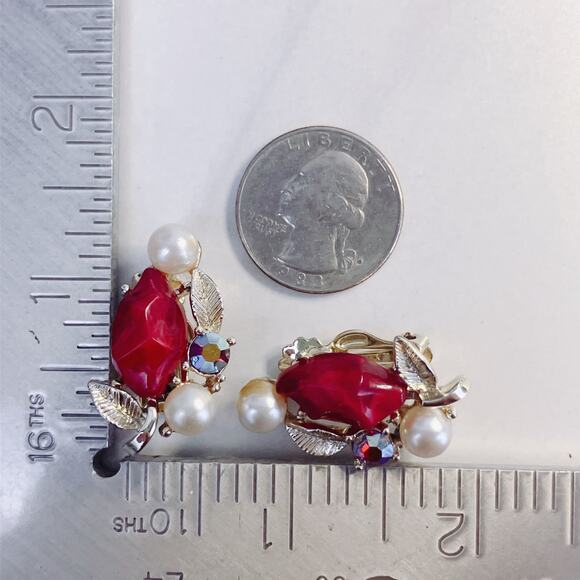 Vintage Mid Century Clip On Earrings Red Thermoset Pearl Rhinestone - Picture 7 of 10